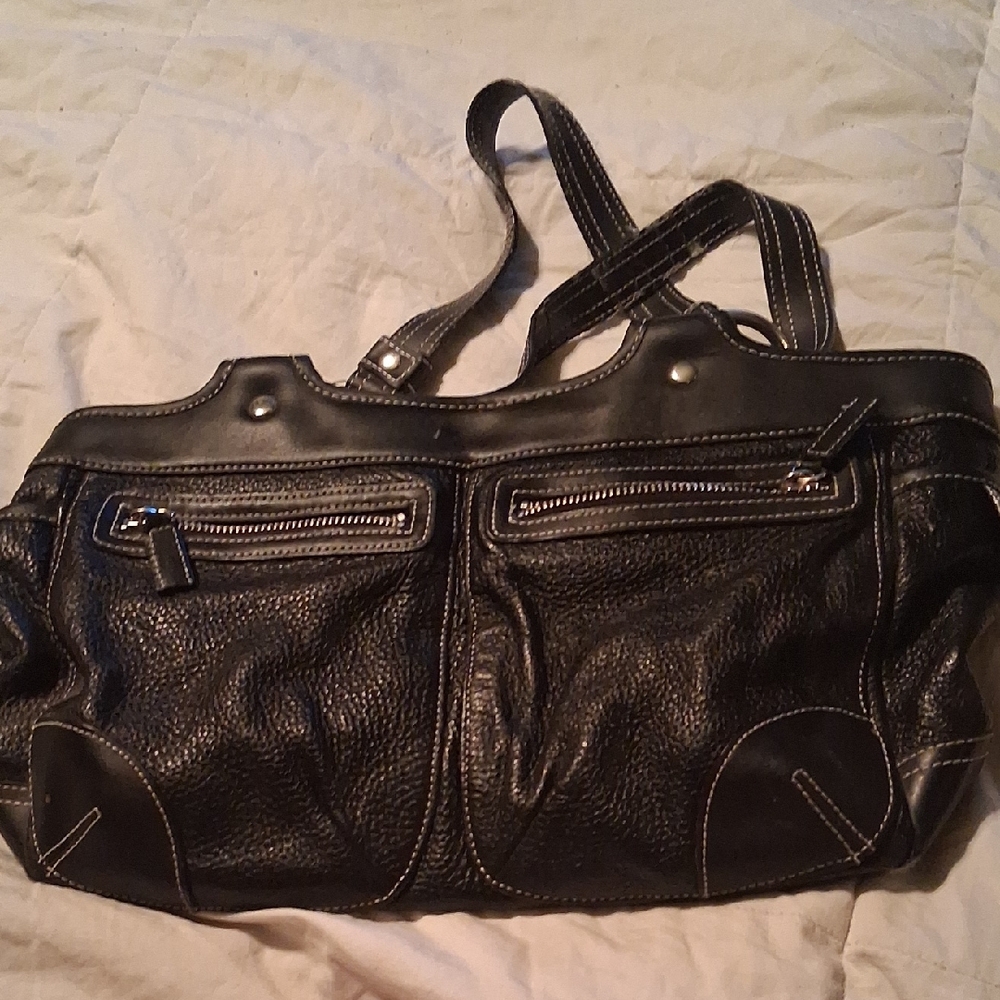 Maxximum Elegant Black Leather Messenger Bag
